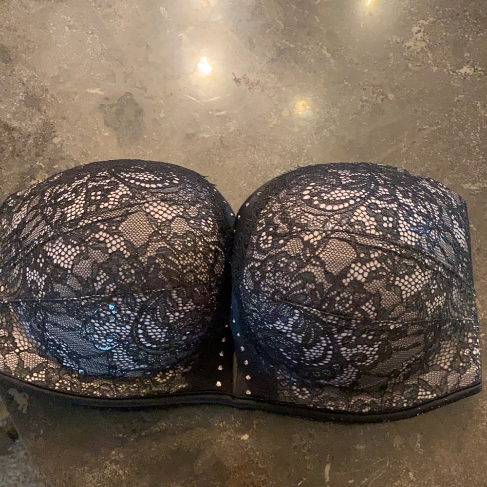 Strapless Victoria’s Secret bombshell bra 34DD